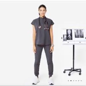 FIGS Rafaela Top size Small Charcoal